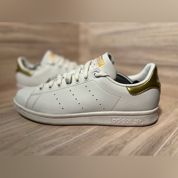 Stan smiths women Adidas size 8.5 with gold detail - Picture 11 of 11